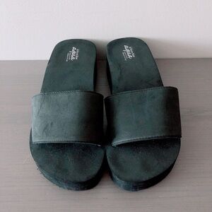 La Vie en Rose beach slides size 10 sandals